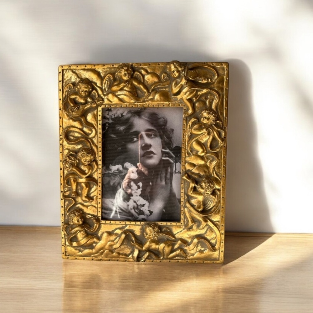 Large gilded Cherub Picture Frame holds 5”x7”. Rare - Picture 2 of 15